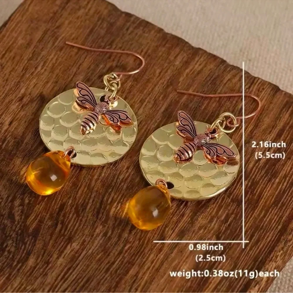 Vintage Gothic Copper Bumble Bee Earrings - Picture 5 of 10